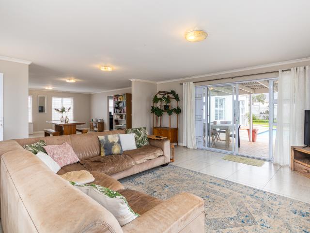 3 Bedroom House in Sunningdale