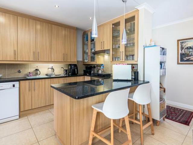 3 Bedroom House in Sunningdale