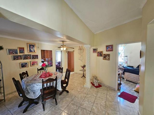 3 Bedroom House in Sunset View