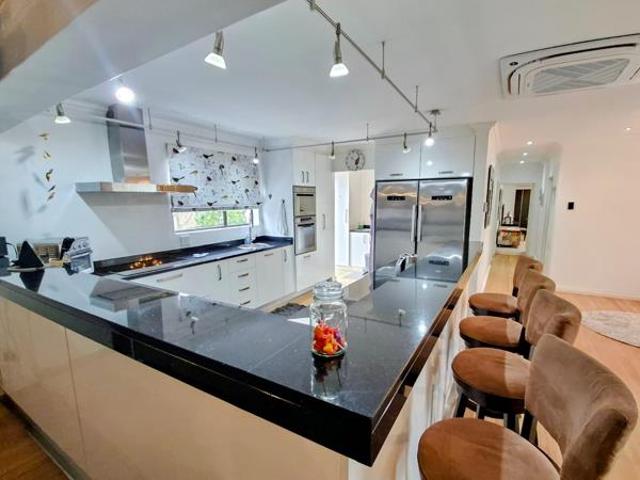 3 Bedroom House in Sunrise on Sea
