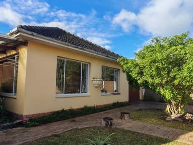 3 Bedroom House in Surrey Estate
