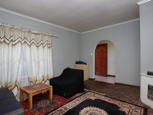 3 Bedroom House in Surrey Estate