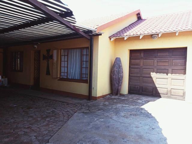 3 Bedroom House in Swartruggens