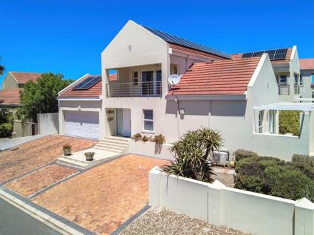 3 Bedroom House in Port Owen