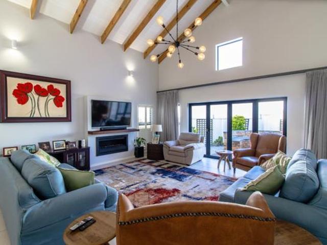 3 Bedroom House in Port Owen