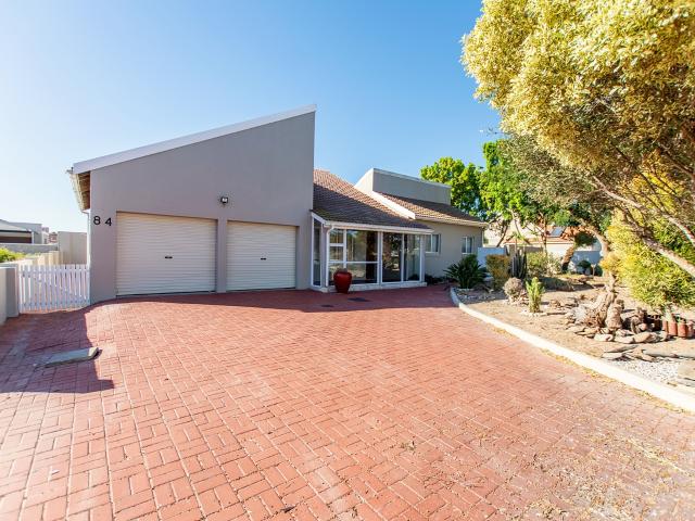 3 Bedroom House in Port Owen