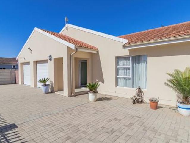 3 Bedroom House in Port Owen