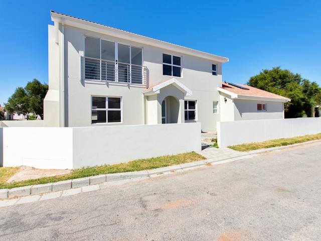 3 Bedroom House in Port Owen