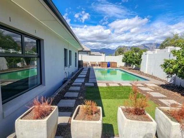 3 Bedroom House in Paarl Central