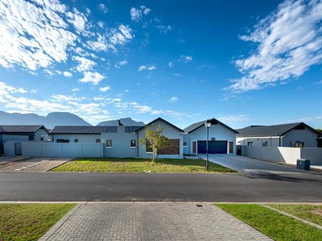 3 Bedroom House in Paarl Central