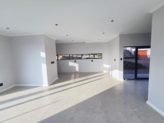 3 Bedroom House in Palm Lakes Estate