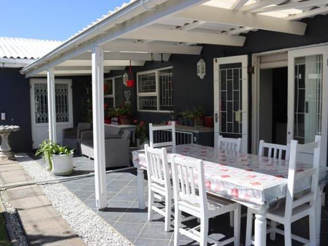 3 Bedroom House in Palmiet