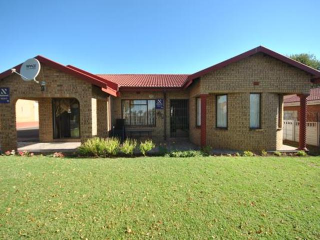 3 Bedroom House in Paradise