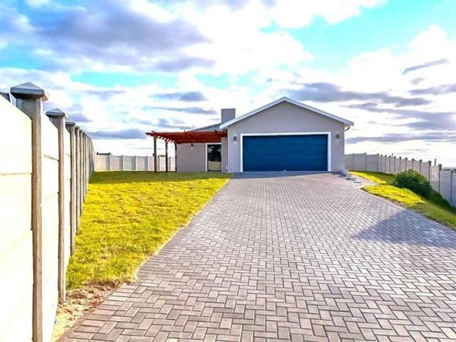 3 Bedroom House in Paradise Beach