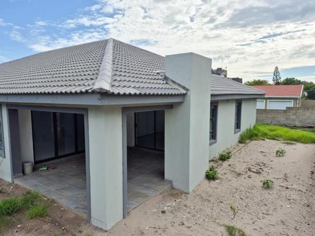 3 Bedroom House in Paradise Beach