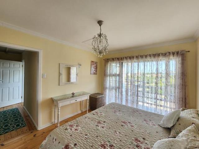 3 Bedroom House in Paradise Beach