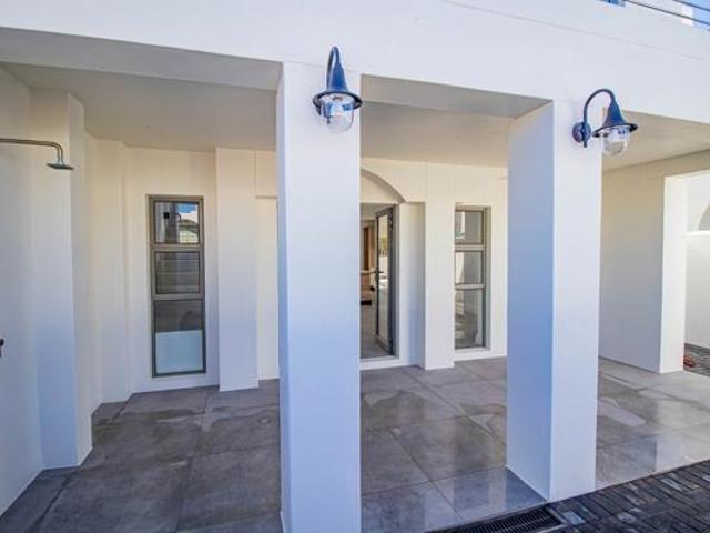 3 Bedroom House in Paradise Beach