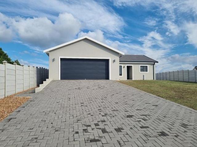 3 Bedroom House in Paradise Beach