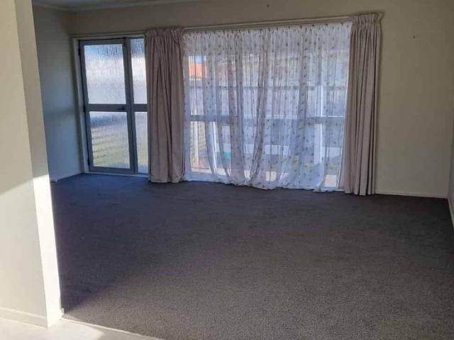 3 bedroom house in Paraparaumu