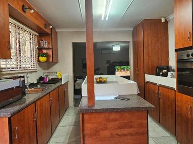 3 Bedroom House in Parkgate