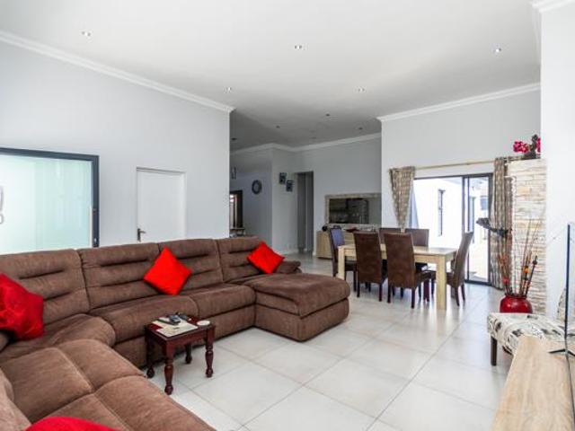 3 Bedroom House in Parklands North