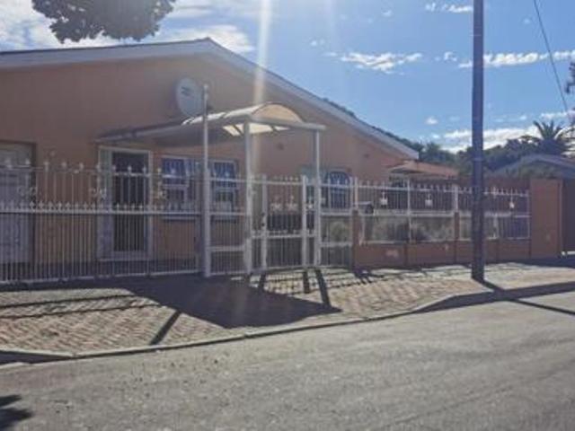 3 Bedroom House in Parow Valley