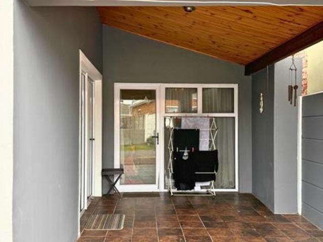 3 Bedroom House in Pearly Beach