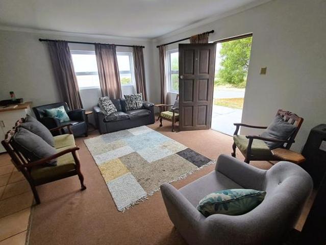 3 Bedroom House in Pearly Beach