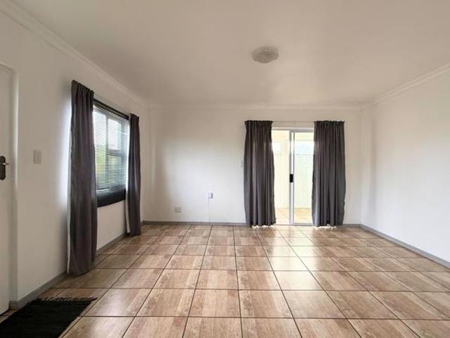 3 Bedroom House in Pearly Beach