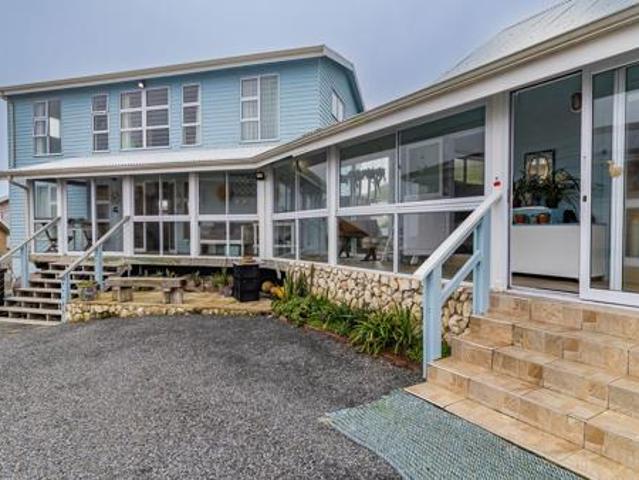 3 Bedroom House in Pearl Bay