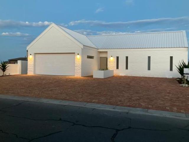 3 Bedroom House in Pearl Bay