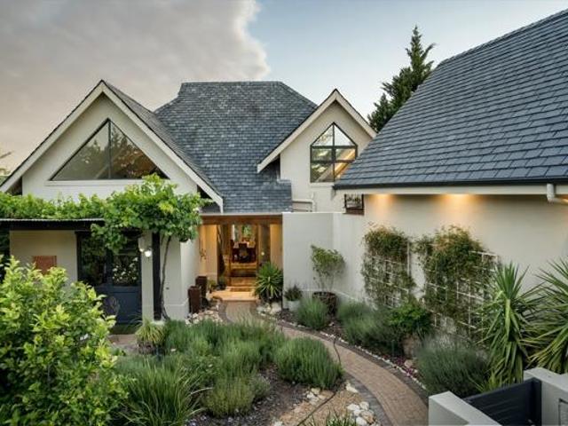 3 Bedroom House in Pearl Valley Golf & Country Estate