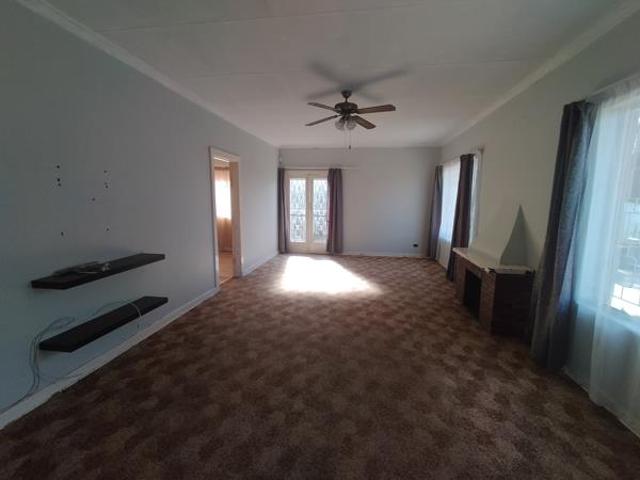 3 Bedroom House in Penford