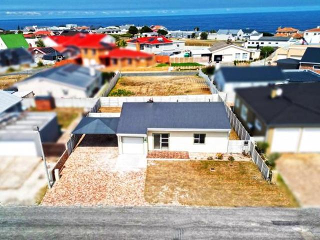 3 Bedroom House in Perlemoenbaai