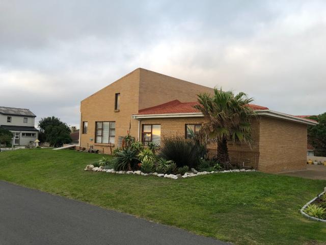 3 Bedroom House in Perlemoenbaai