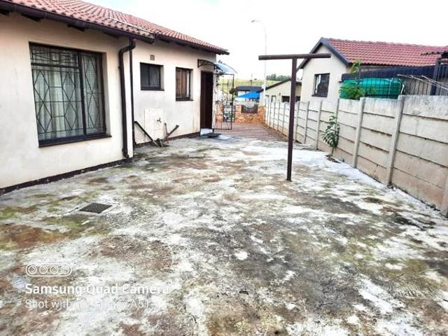 3 Bedroom House in Pine Ridge