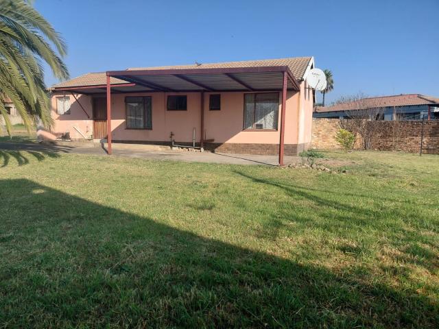 3 Bedroom House in Pine Ridge