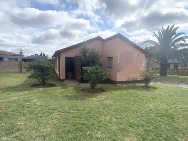 3 Bedroom House in Pine Ridge