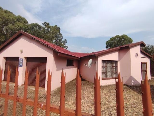 3 Bedroom House in Pine Ridge