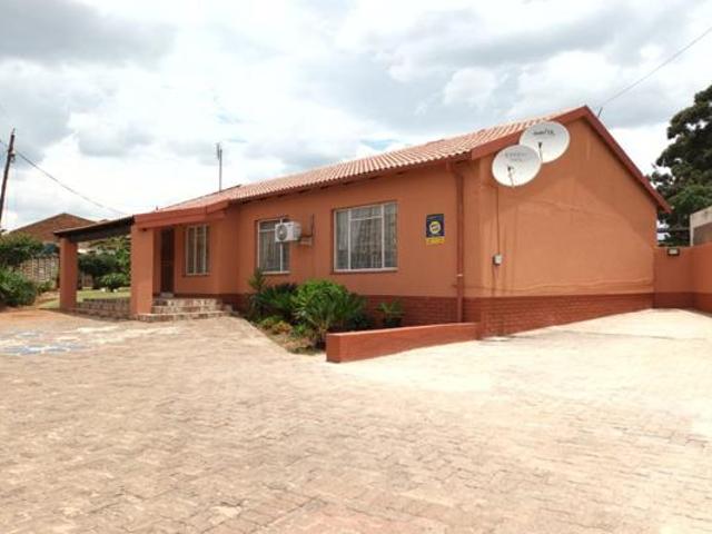 3 Bedroom House in Pine Ridge