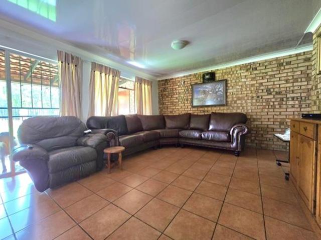 3 Bedroom House in Presidentsrus
