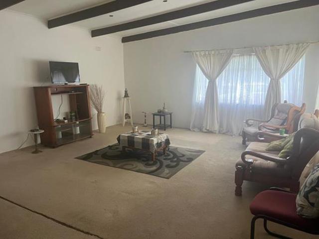3 Bedroom House in Prestbury