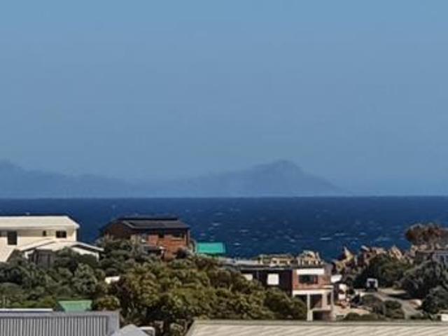 3 Bedroom House in Pringle Bay