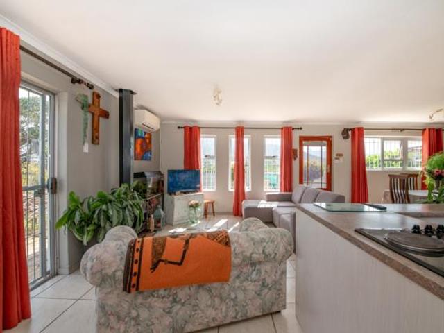 3 Bedroom House in Pringle Bay