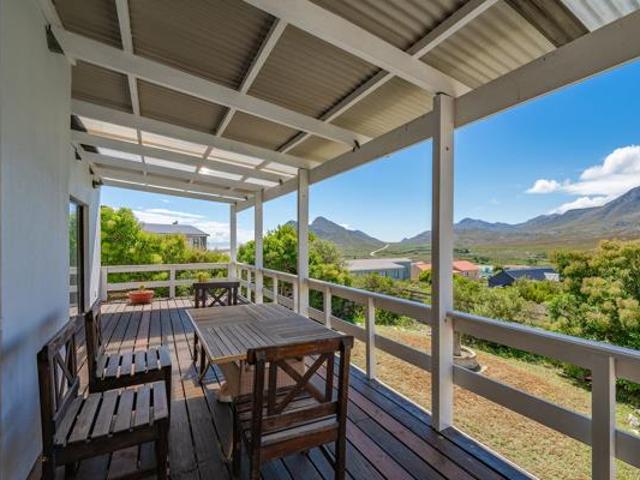 3 Bedroom House in Pringle Bay
