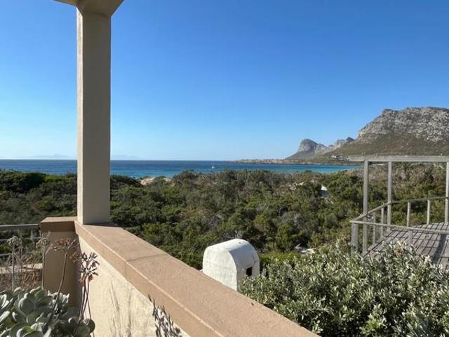3 Bedroom House in Pringle Bay