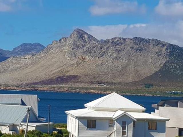 3 Bedroom House in Pringle Bay