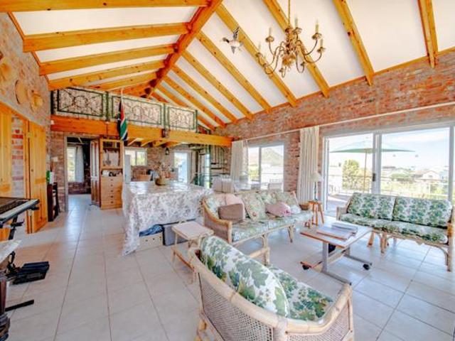 3 Bedroom House in Pringle Bay
