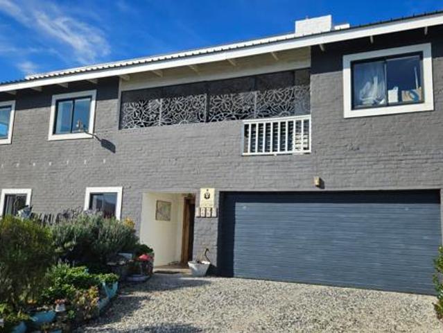 3 Bedroom House in Pringle Bay