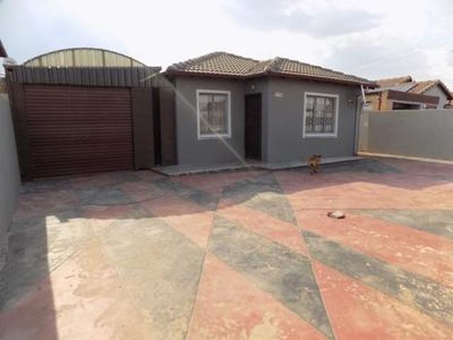 3 bedroom house in protea glen ext. 22